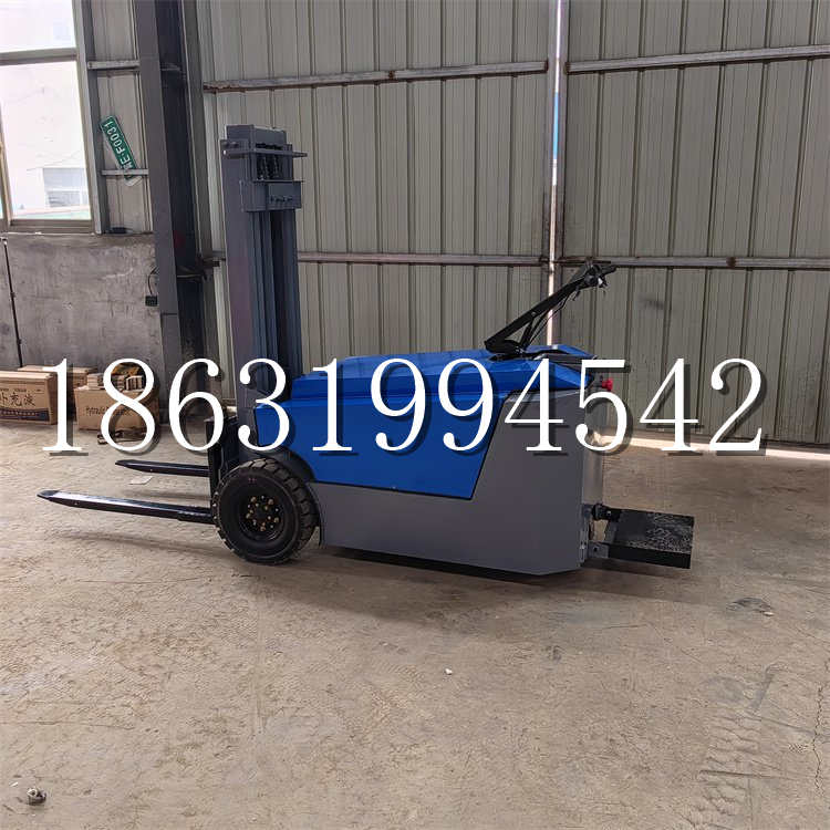 桦甸市全电动叉车插腿式堆高车液压装卸车1.5吨升高小型站驾式铲车